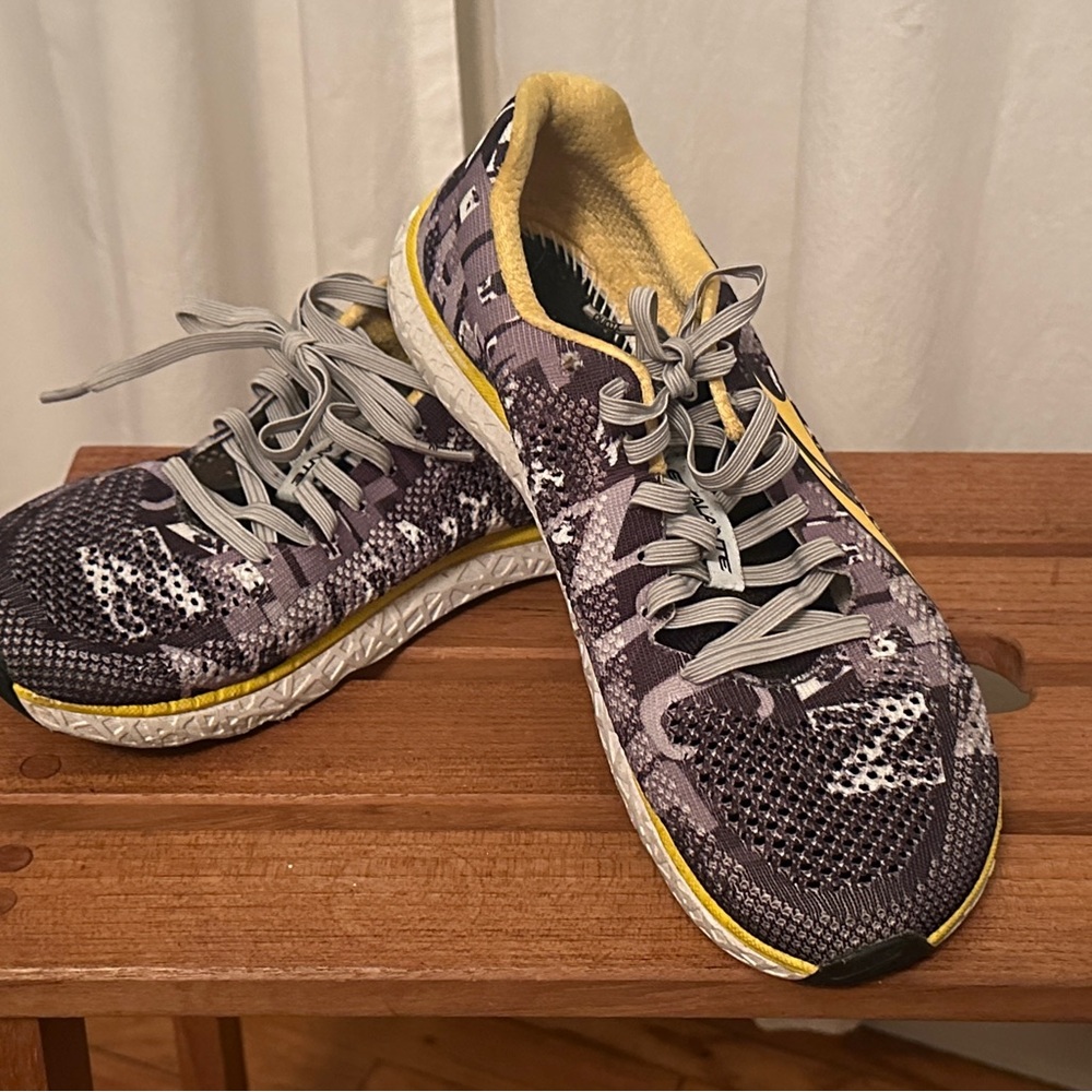 Altra Women's Escalante Racer-Gray and Yellow Athletic Shoes. No insole. - Picture 2 of 2